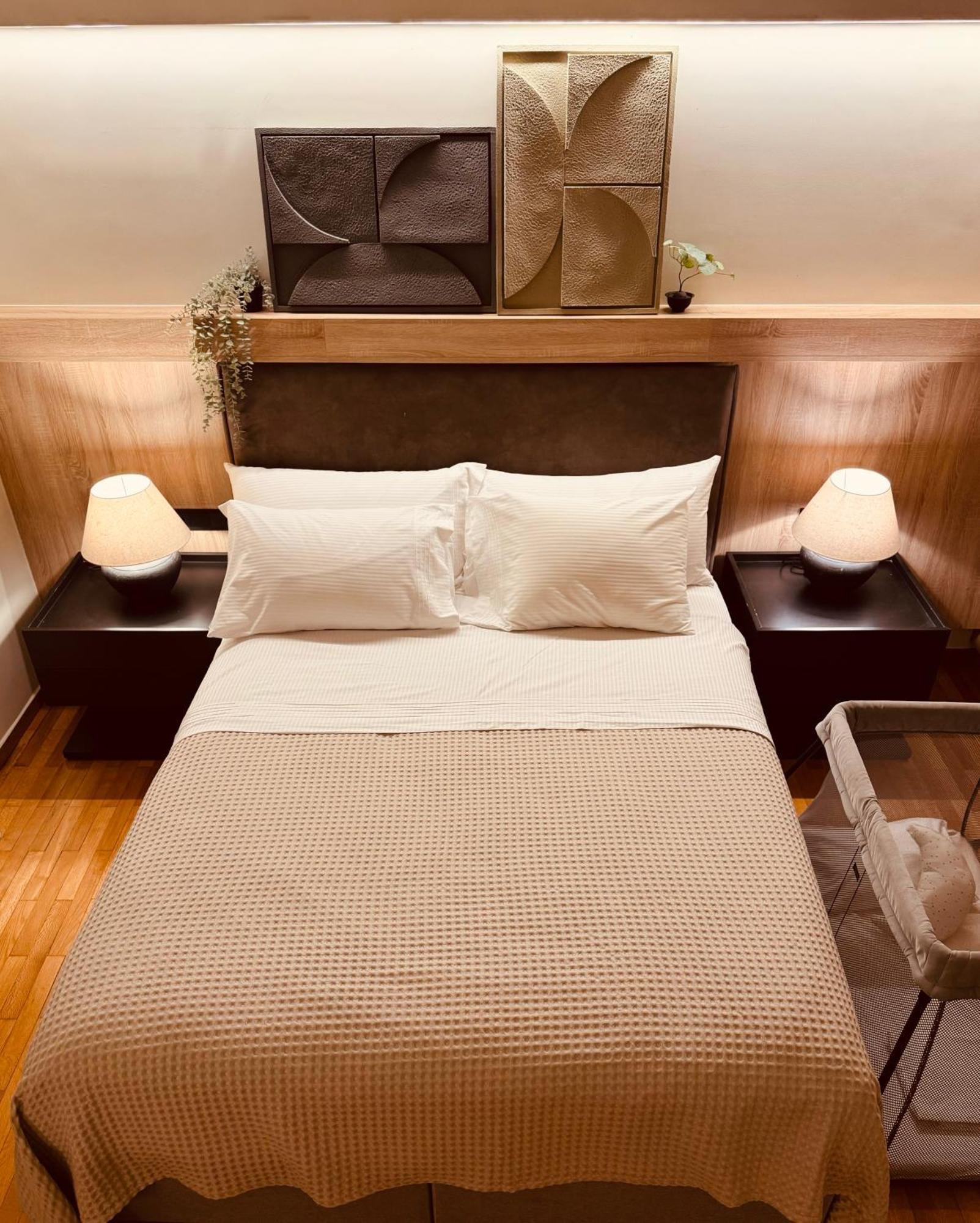 2 Bedroom Apt - Live Like A Local In Kolonaki Athen Exterior foto